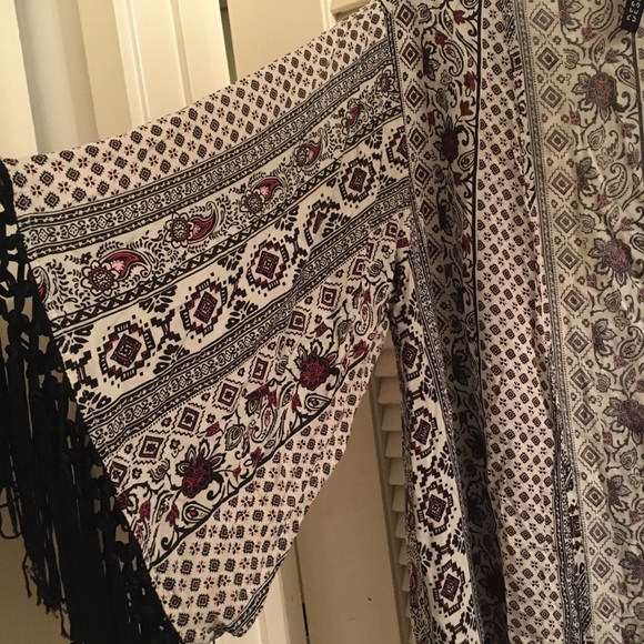 - Bnwot Lord and Taylor Design Lab Fringe Coverup kimono - Picture 3 of 5